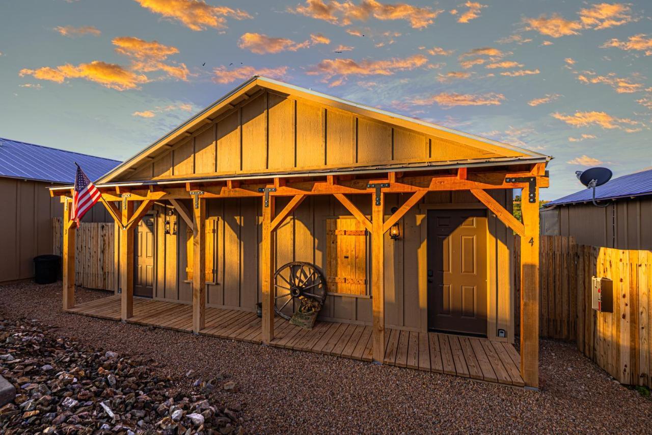 -pet Friendly- Miners #6 - King Bed With Private Balcony Chalet Tombstone